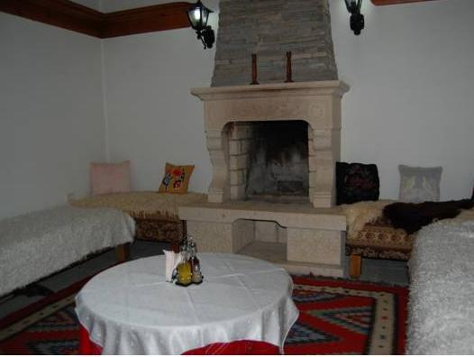 Others 3, Hotel Berati, Beratit