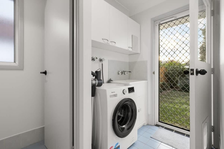 Bathroom 3, White Sandy Cottage, Port Stephens