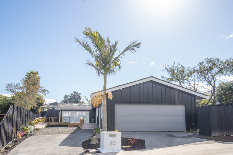 Others 4, Attitude BnB, Manukau