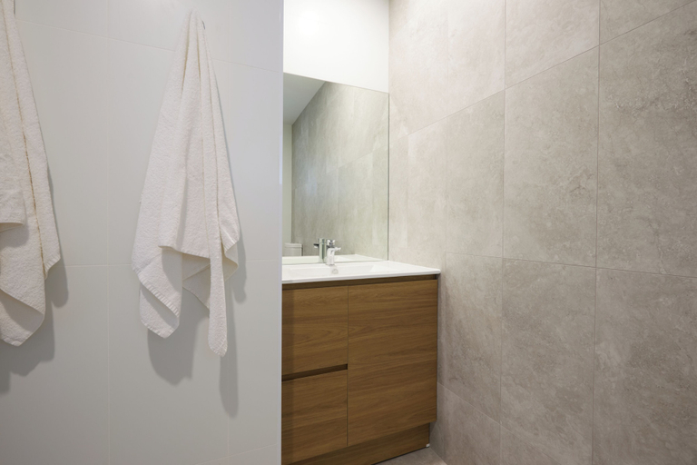 Bathroom 3, Settlers Inn, Port Macquarie-Hastings - Pt A