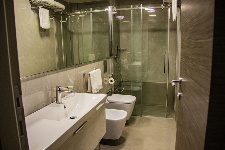 Bathroom 4, Kairos Resort, Frosinone