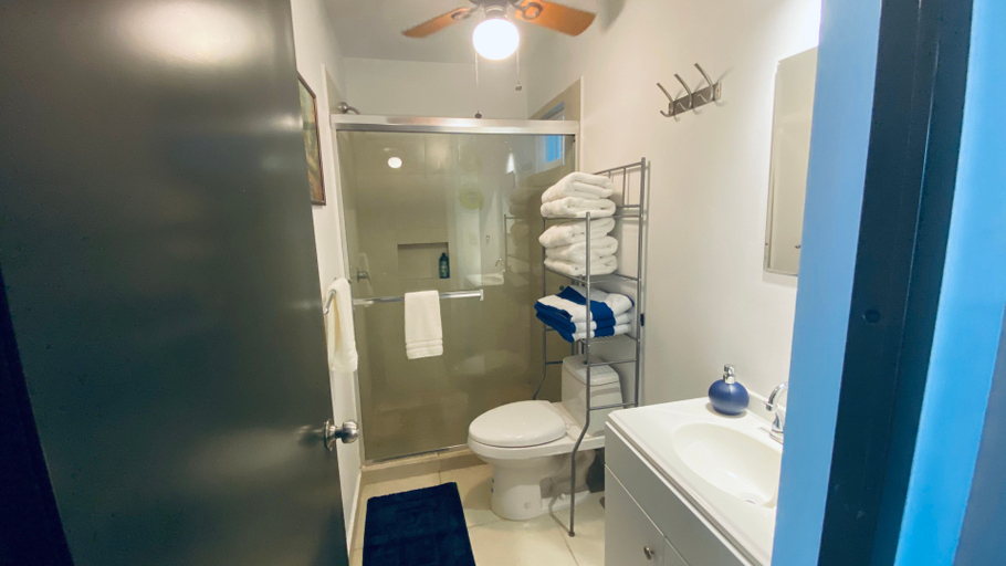 Bathroom, Almar 303 Apartments, Mazatlán
