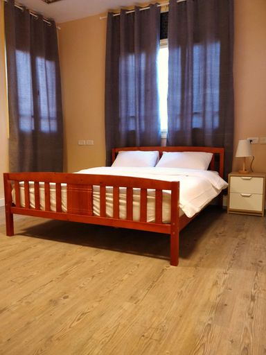 Others 2, Hostel Roks