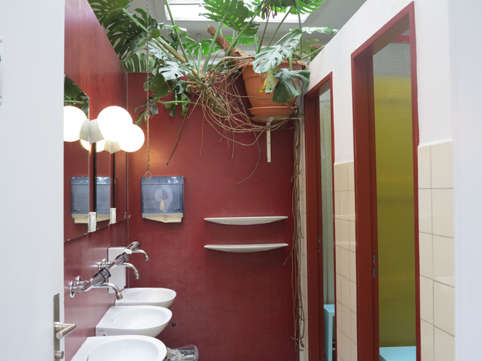 Bathroom 3, Basel Backpack - Hostel, Basel