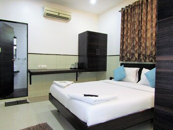 Others 5, Hotel Triton, Mumbai City