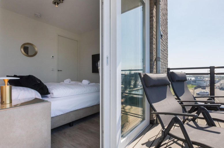Balcony 5, Apartment Sint Annaland With Marina Views, Tholen