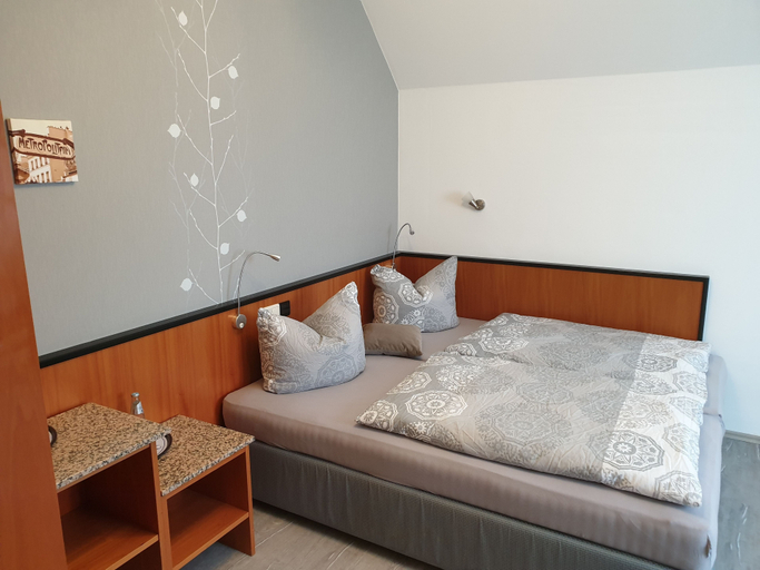Others 4, Hotel Sonnenschein, Elbe-Elster