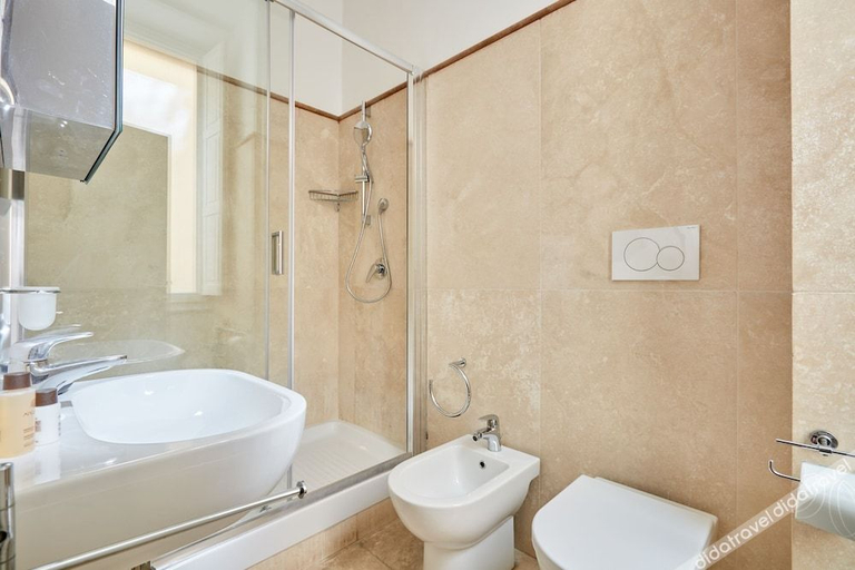 Bathroom, Sonder Montevecchio, Rome