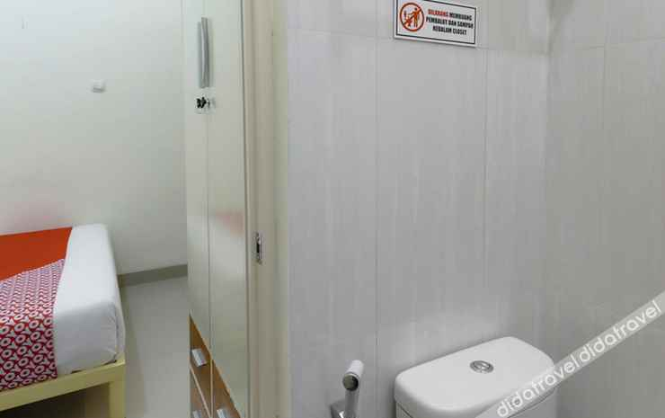 Bathroom 3, RedDoorz @ Syariah House Purwokerto, Banyumas