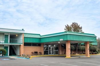 Others 5, Super 8 by Wyndham Hope, Hempstead