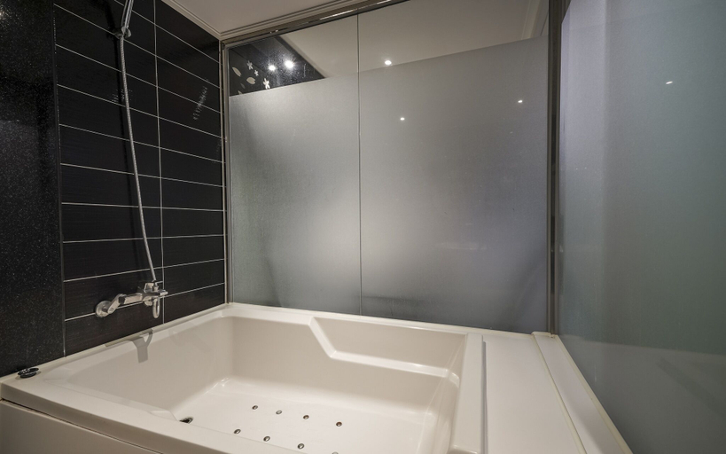 Bathroom 5, Busan Gupo MU, Gimhae