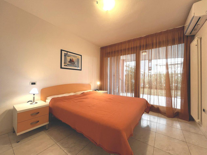 Bedroom 2, Functional apartment with a spacious fenced garden, Gorizia