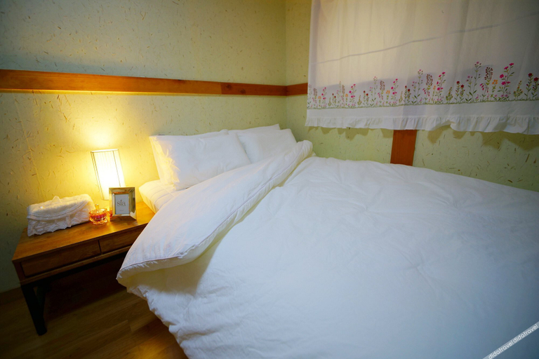 Bedroom 2, Jeonju Dwaejikkum Hanok, Jeonju