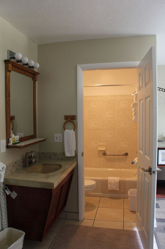 Bathroom 3, Bybee S Steppingstone Motel, Garfield