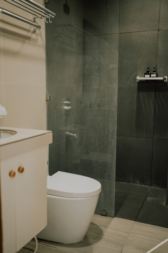Bathroom 4, Molly Resort, Puerto Galera