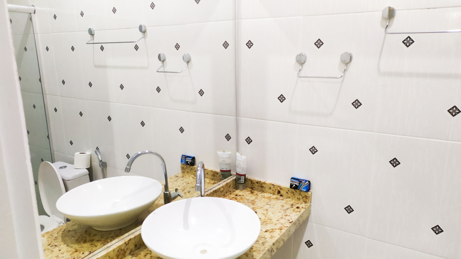 Bathroom, Serpa Hotel, Itacoatiara