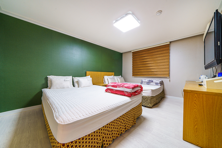 Bedroom 4, Busan Suyeong S, Suyeong