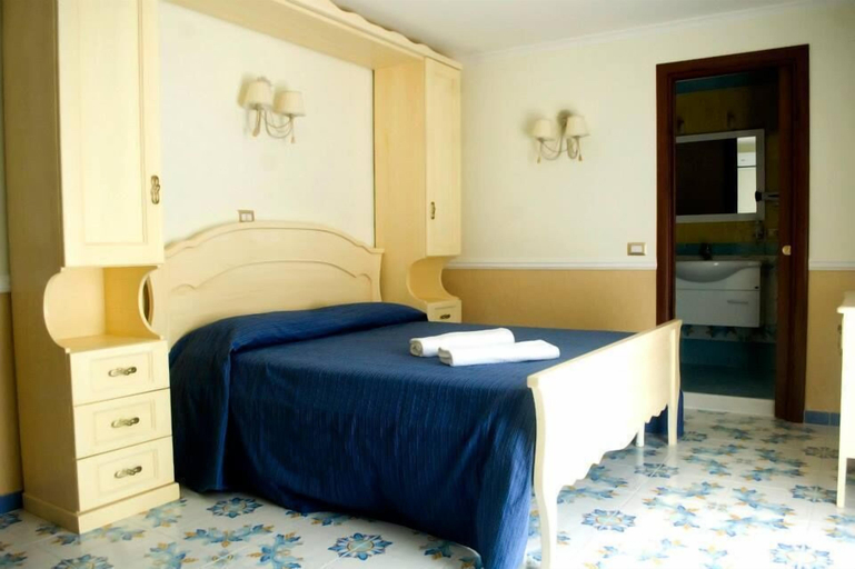 Bedroom 4, Bed & Breakfast Medea, Napoli