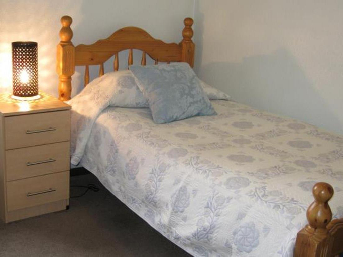 Bedroom, Woodlands Hotel, Sandwell