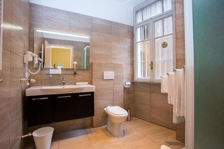Bathroom 3, BQ House Castello Luxury Rooms, Rome