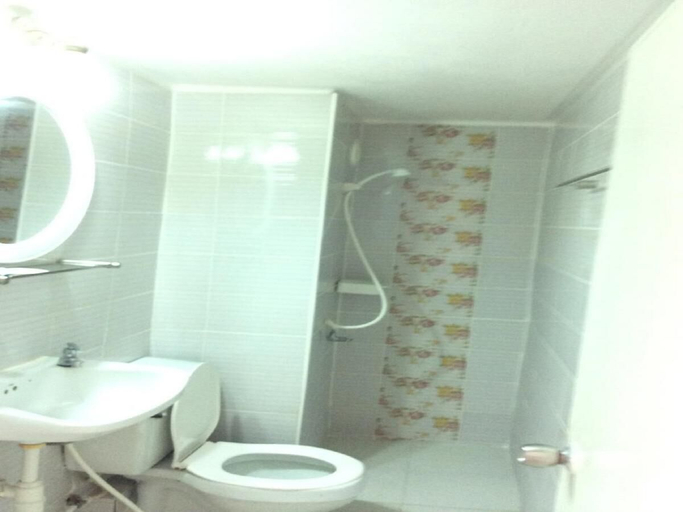 Bathroom 3, Comfortable Studio T8 Impact Bangkok Thailand, Pak Kret