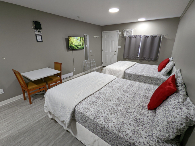 Bedroom 3, Riverside Motel & Suites, Division No. 1