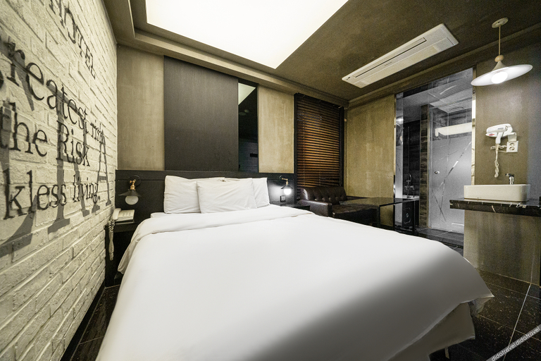 Bedroom 2, Sungshin University Station PAV, Seongbuk