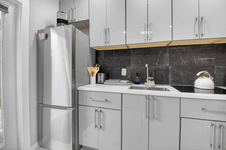 Private kitchen 4, Marina Row 4 Beach, Shops, Palm Beach