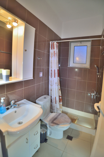 Bathroom 4, Reina Apartments, Crete