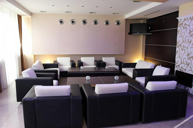 Others 5, Hotel УU, Istočno Sarajevo