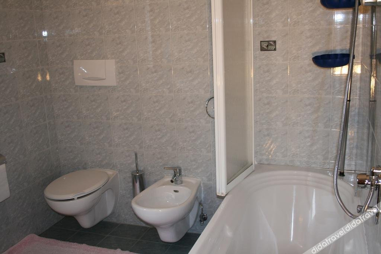 Bathroom, Gasthof Majestic, Bolzano