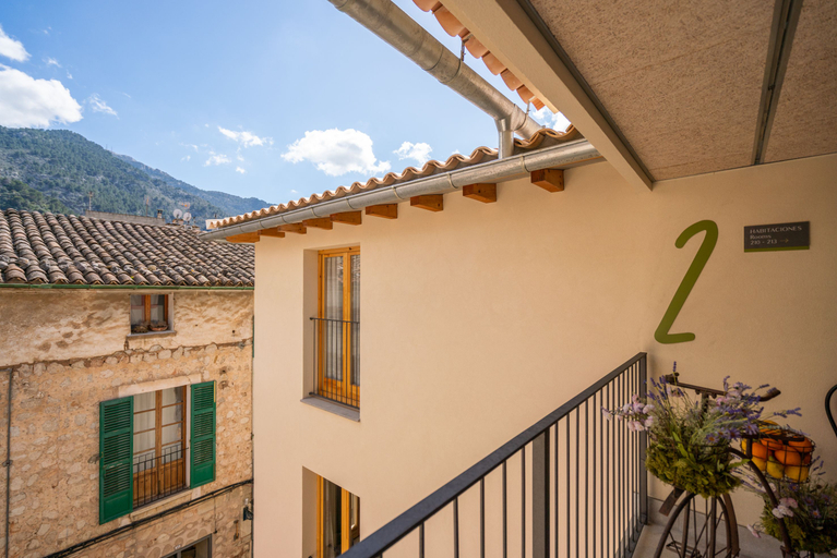 Others 3, Soller Plaza, Baleares