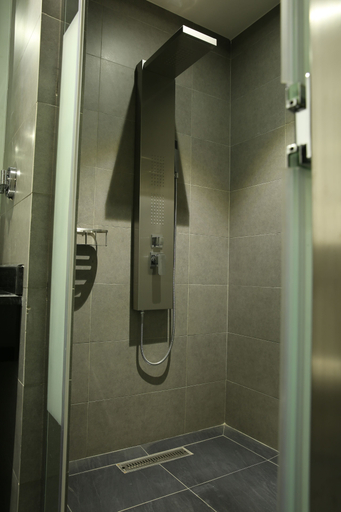 Bathroom 4, Quetzal Aparthotel, Riyadh