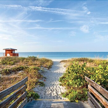 Others 3, Amazing 1br Apartment With Pool, Hallandale Beach!, Broward