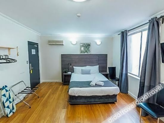 Others 4, Uno Hotel Sydney, Sydney
