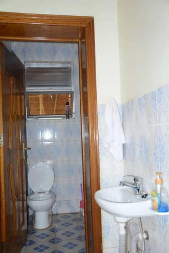 Bathroom 3, La Floraison, Nyarugenge