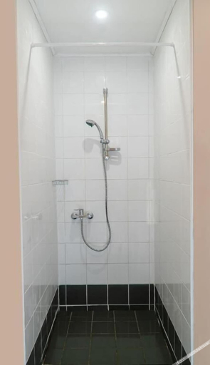 Bathroom 5, Oldtown Lux Hostel, Tallinn