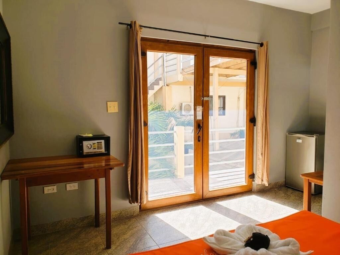 Bedroom 3, Club Rooms At Popeyes Beach Resort