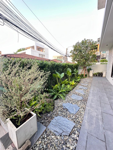 Others 5, House40 MRT Ratchadaphisek, Din Dang