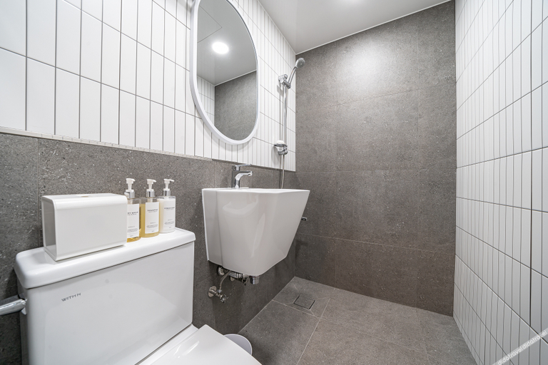 Bathroom 5, Busan Hadan Momulda Hotel, Sasang