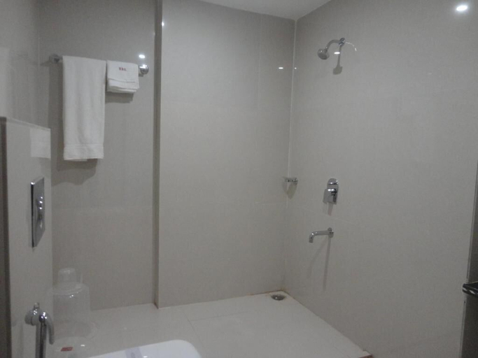 Bathroom 3, Hotel Delite Grand, Jabalpur
