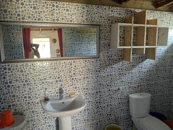 Bathroom 3, Résidence LE MARLODJ, Fatick
