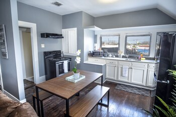 Others 3, Cozy Downtown 2ba/1ba Historic House - Casa Verde, Bexar