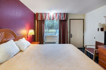 Others 4, Starlight Stays, Clarendon