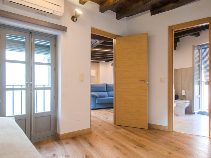 Others 5, Aldaba Apartamentos, Toledo