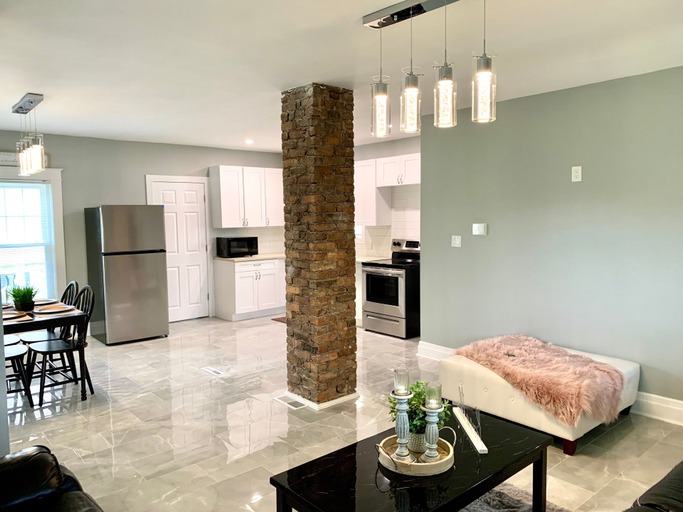 Others 5, The Oakwood Cottage - With Yard & Parking, Niagara