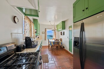 Others 2, Oceanfront Hacienda [VR], Orange