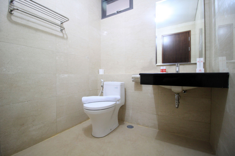 Bathroom, Suite L'avenue Apartment Pancoran, South Jakarta