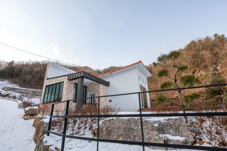 Exterior & Views 2, Sanmotungi Pension, Gapyeong