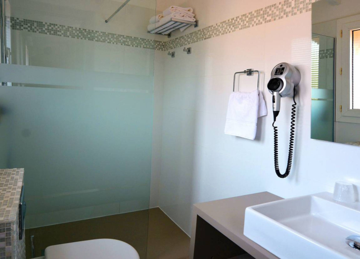 Bathroom 3, Hôtel L'Escale Coté Port, Haute-Corse